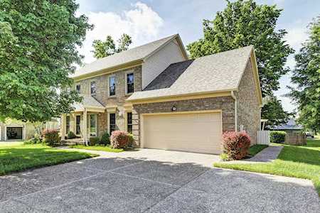 9403 Farmstead Ln Louisville, KY 40291