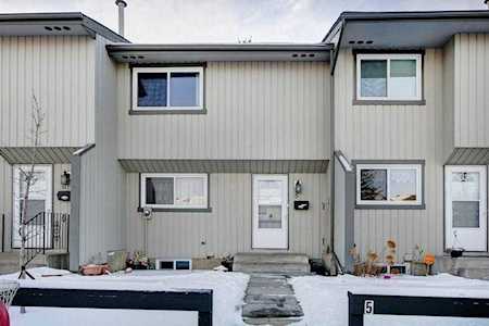 195 Manora Place NE #5 Calgary, AB T2A 5J8