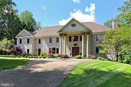 1350 Woodside Dr Mclean, VA 22102