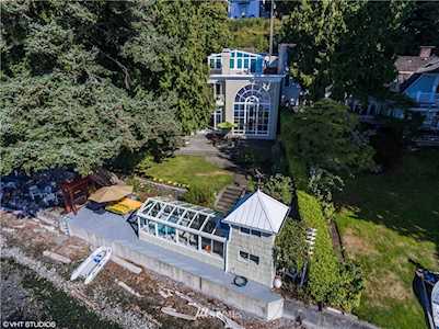 6037 Beach Dr SW Seattle, WA 98136
