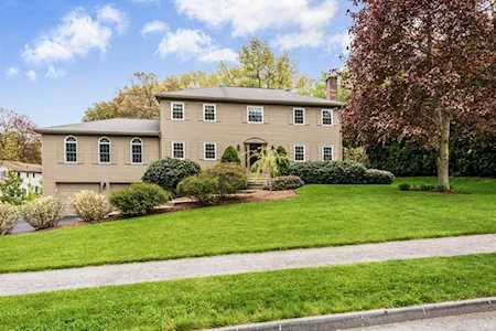 5 Hickory Dr Shrewsbury, MA 01545