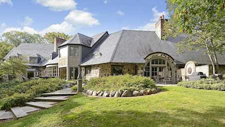 5151 Blake Road S Edina, MN 55436