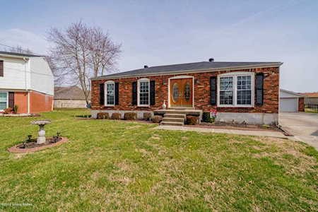 8303 Petra Ct Louisville, KY 40219