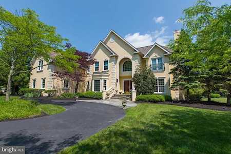 5709 Valley Stream Dr Doylestown, PA 18902