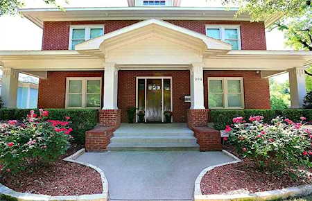 202 N Clinton Avenue Dallas, TX 75208