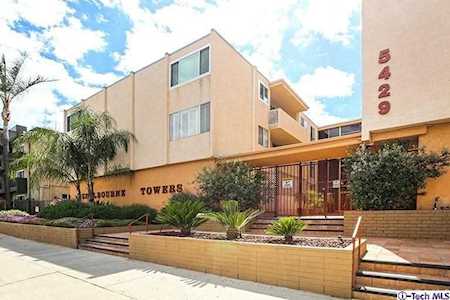 5429 Newcastle Avenue #211 Encino, CA 91316