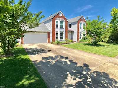 1493 Round Hill Dr Virginia Beach, VA 23456