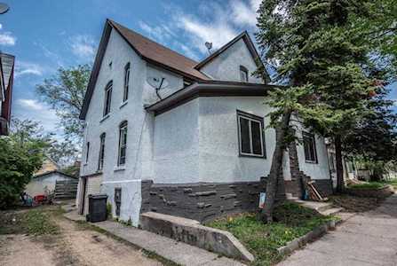 823 20th Avenue NE Minneapolis, MN 55418