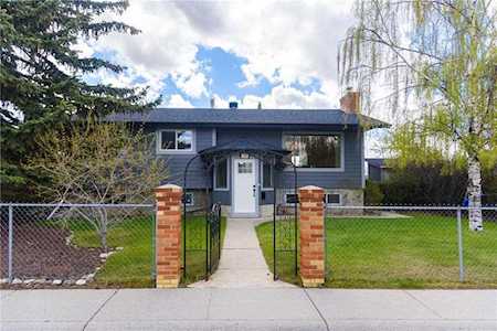 320 Silvercreek Close NW Calgary, AB T3B 4G5