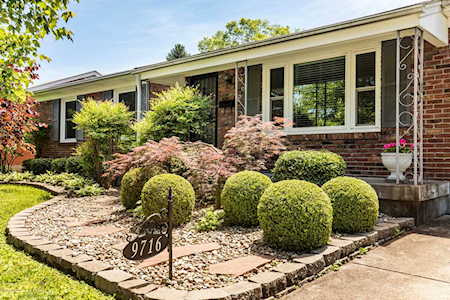 9716 Lyric Ln Jeffersontown, KY 40299
