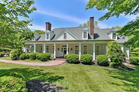 6011 Two Springs Ln Louisville, KY 40207