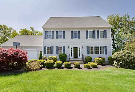 14 Blackthorn Dr Worcester, MA 01609