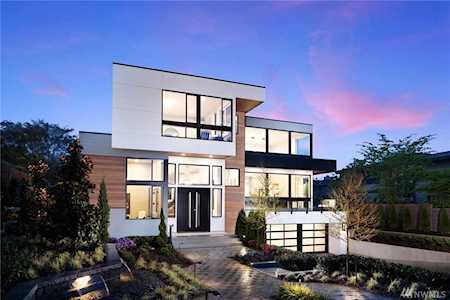 9720 NE 13th St Clyde Hill, WA 98004