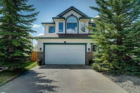 245 Scenic View Close NW Calgary, AB T3L 1Y5