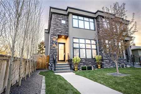 3327 44 Street SW Calgary, AB T3E 3R7