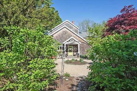 10 Stevens Lane Cohasset, MA 02025