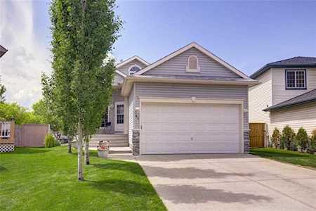 63 Harvest Park Terrace NE Calgary, AB T3K 4V9