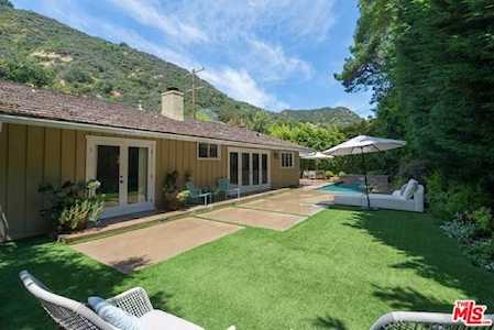3286 Mandeville Canyon Road Los Angeles, CA 90049