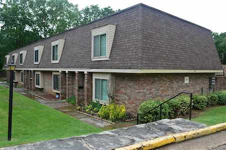 6567 S Poplar Woods Cir Germantown, TN 38138