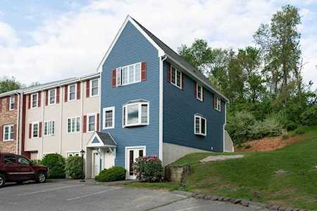 60 Fox Meadow Rd #H Leominster, MA 01453