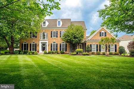 25673 Pleasant Woods Ct Chantilly, VA 20152