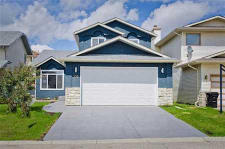76 Hawkdale Close NW Calgary, AB T3G 3A6