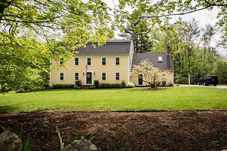 48 Breakneck Hill Rd Southborough, MA 01772