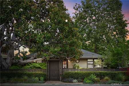 246 Flower Street Costa Mesa, CA 92627