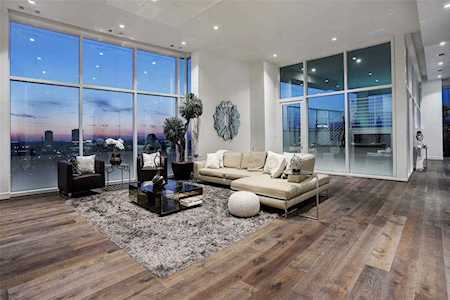 4521 San Felipe St Houston, TX 77027