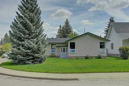 2953 Lathom Crescent SW Calgary, AB T3E 5W8