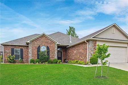 1818 Yukon DR Barling, AR 72923