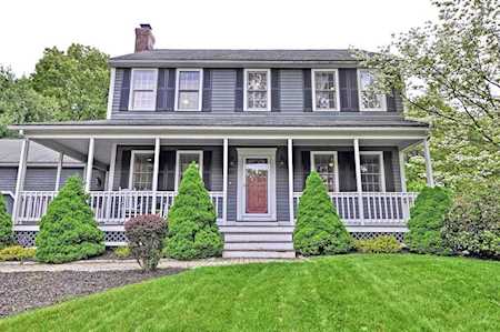 43 Hillando Dr Shrewsbury, MA 01545