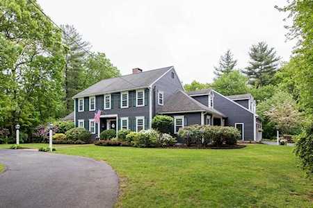 32 Heritage Dr Walpole, MA 02081