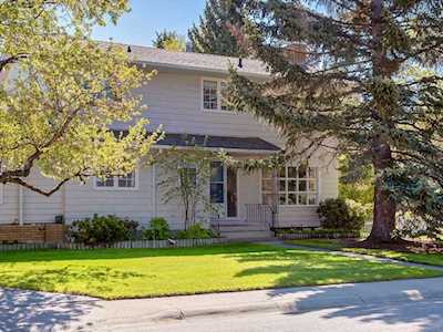 8212 10 Street SW Calgary, AB T2V 1M8