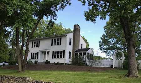 4 Fairway Dr Bellingham, MA 02019