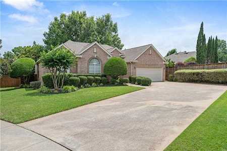 2805 Southwood Court Grapevine, TX 76051