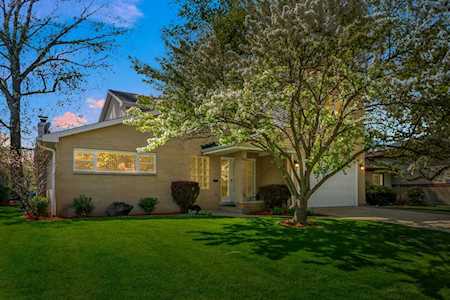9046 Pottawattami Dr Skokie, IL 60076