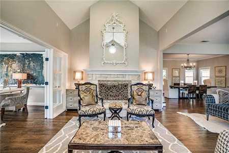 6950 Casa Loma Avenue Dallas, TX 75214