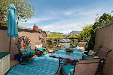 1515 W 2nd Avenue #207 Vancouver, BC V6J 5C5