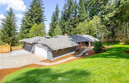 17640 SE Cougar Mountain Dr Issaquah, WA 98027