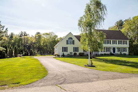 19 Madison Ave Kingston, NH 03848