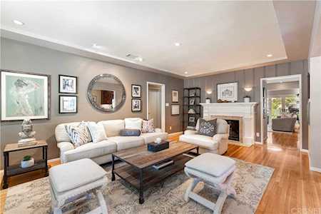 12115 Hollyglen Place Studio City, CA 91604