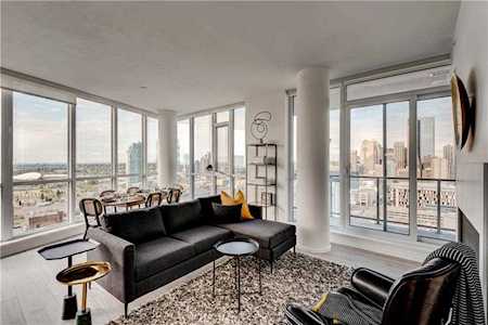 615 6 Avenue SE #2302 Calgary, AB T2G 1S2