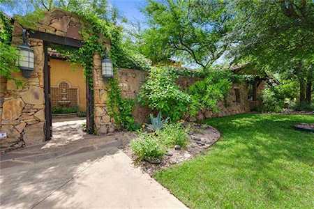 104 Goodnight Dr Georgetown, TX 78628
