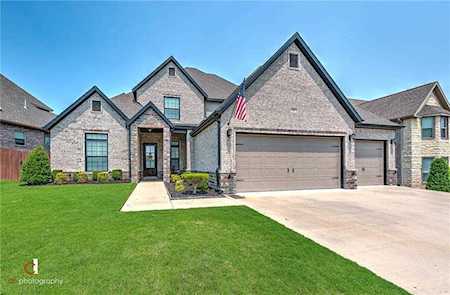 17 NE Dawn Hills DR Bentonville, AR 72712