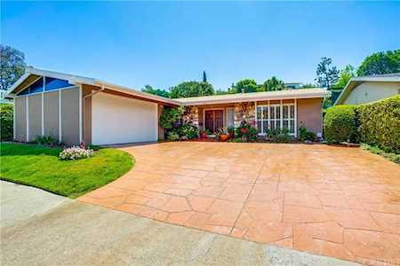 3048 Dona Nenita Place Studio City, CA 91604