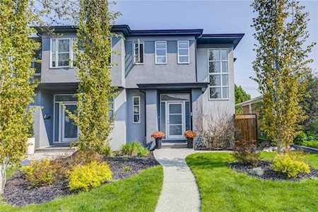 526 51 Avenue SW Calgary, AB T2V 0A3