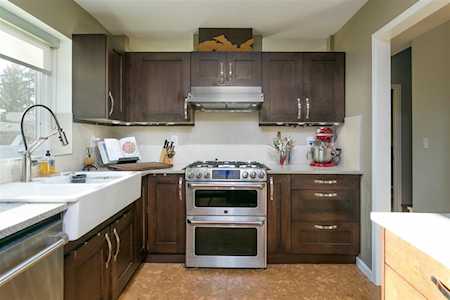 61 E 23rd Avenue #8 Vancouver, BC V5V 1W8