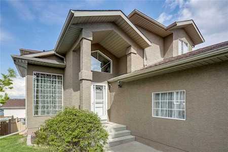 99 Hidden Vale Close NW Calgary, AB T3A 5C8