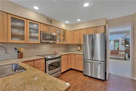 1 Lowell Ct Lewisboro, NY 10526
